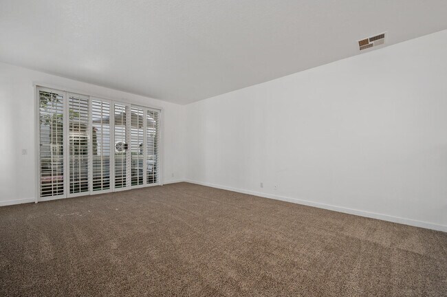Building Photo - 620 Holbrook Ct