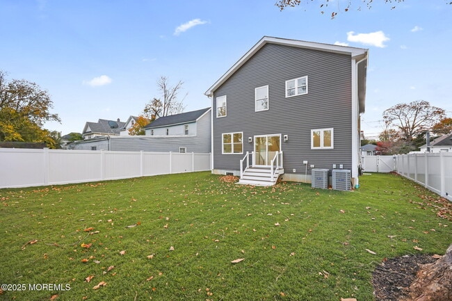 Building Photo - 211 Rockwell Ave