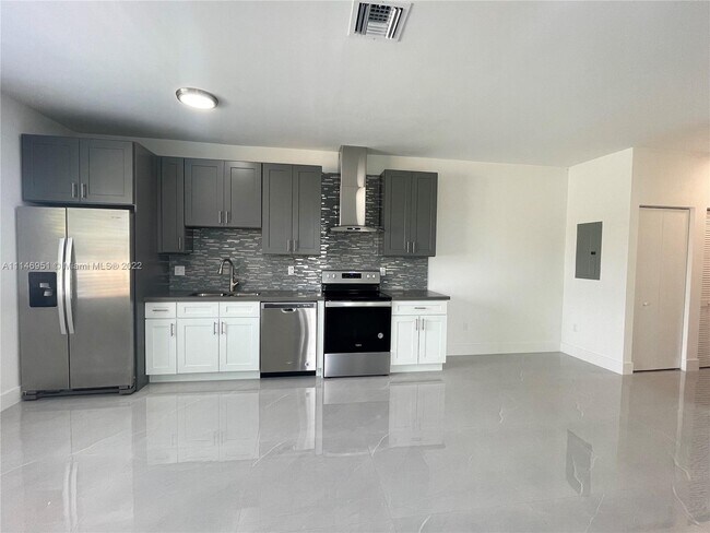 Building Photo - 3096 NW 27th St