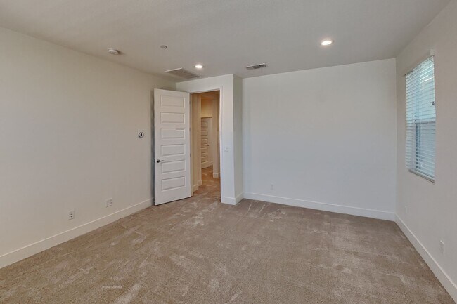 Building Photo - Cordelia 2000+ Sq Ft. 3/2 Home Available Now