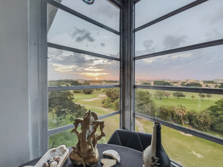 Building Photo - 2661 S Course Dr
