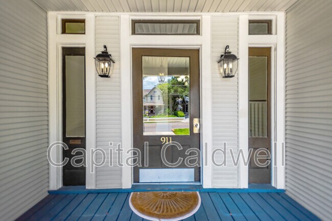 Building Photo - 911 S Rome Ave