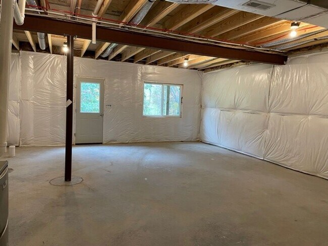 Building Photo - 8124 Kelly Dr
