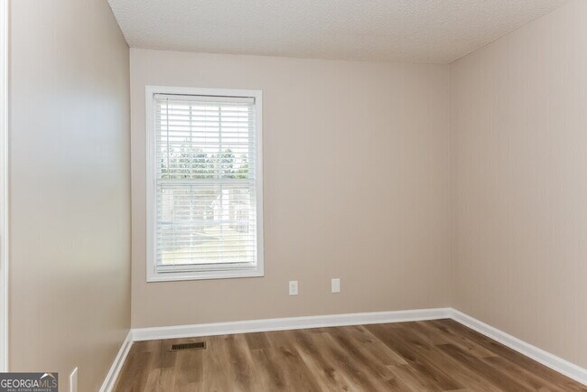 Building Photo - 304 Gun Range Rd