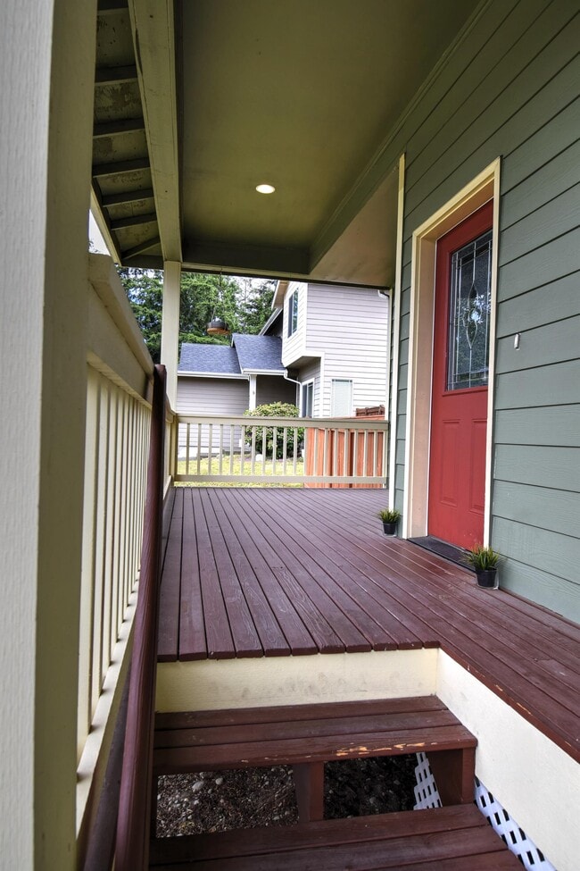 Building Photo - 6840 4th Ln SE