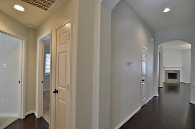 Building Photo - 11219 English Rose Trail