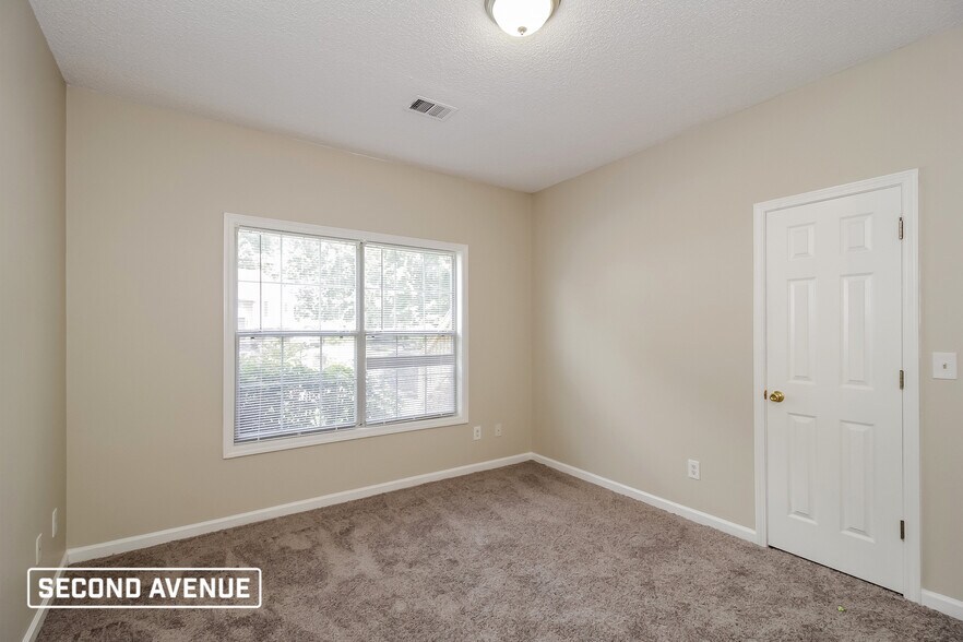 Building Photo - 5736 Broadleaf Way