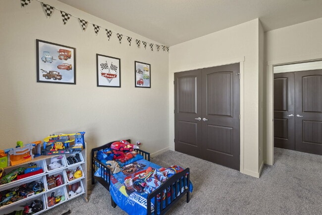 Building Photo - Spacious 3-Bed, 2-Bath Modern Home on 1.16...