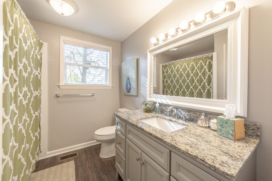 Building Photo - 291 9th Ave NW