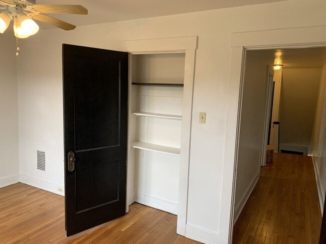 Building Photo - Great 3 bedroom, 2 story Duplex in Squirrel Hill