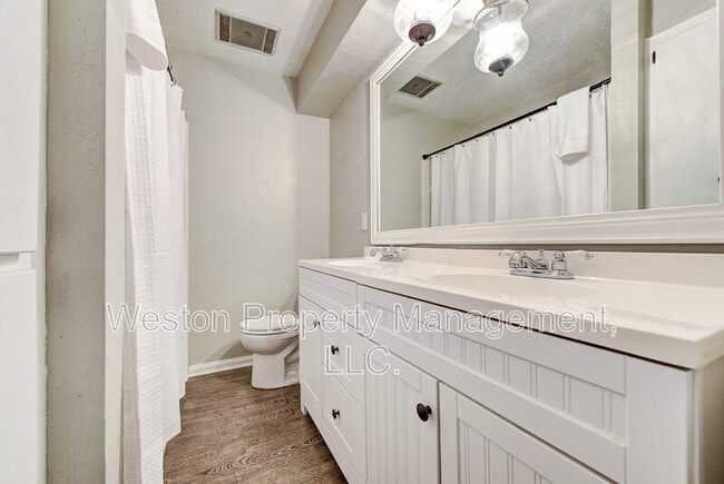 Building Photo - 4104 Mason Dr