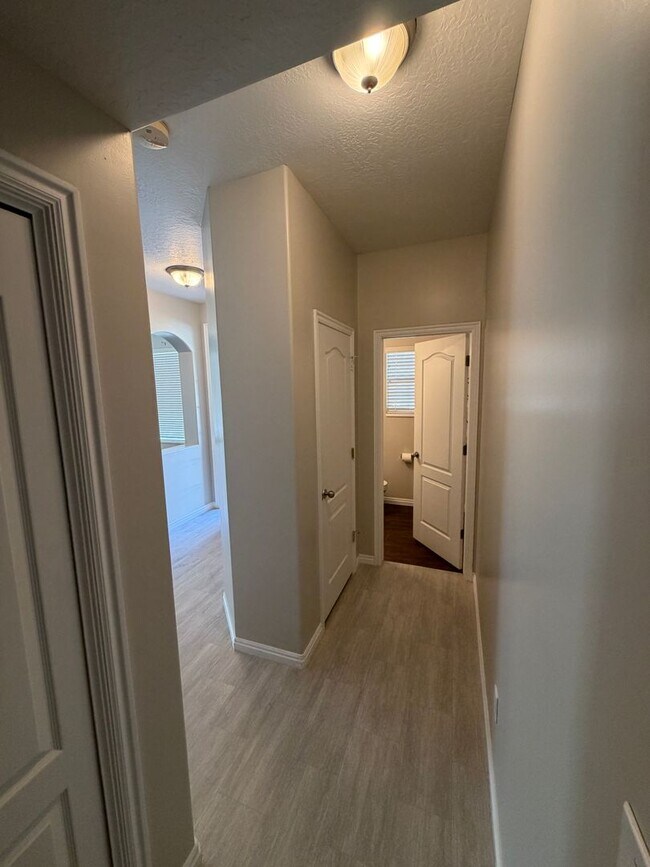 Building Photo - 977 Chelsea Ln