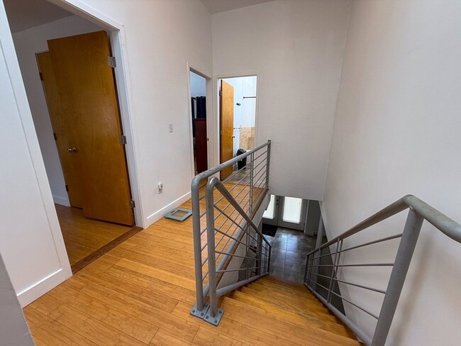 Building Photo - 5 Avondale Ave