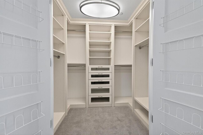 Building Photo - 1 Renaissance Square