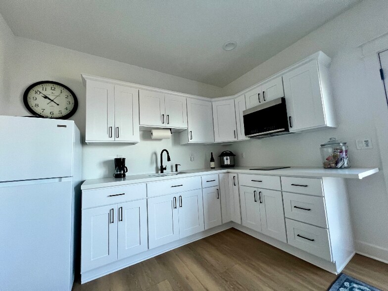 Building Photo - 205 Island View Dr