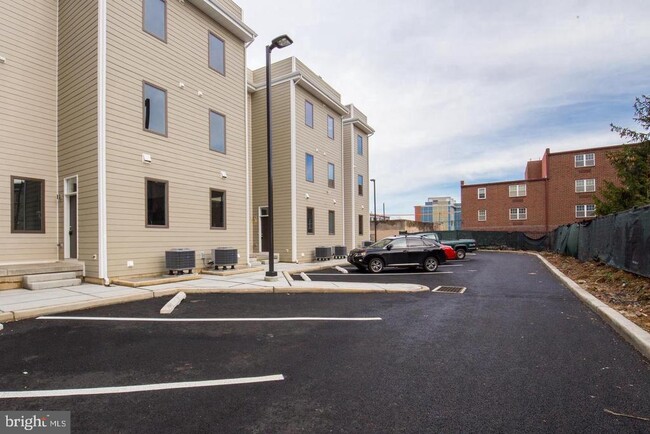 Building Photo - 1012 Mt Vernon St