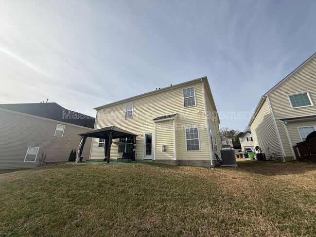 Building Photo - 105 Penncross Dr