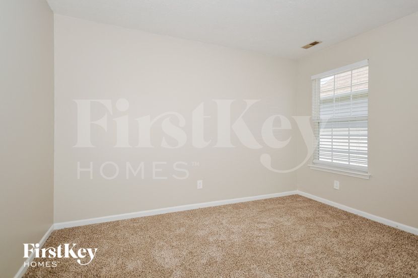 Building Photo - 4824 Ossington Ct