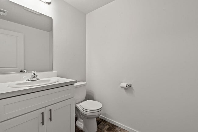 Building Photo - 4800-4802 E Fairview Ave