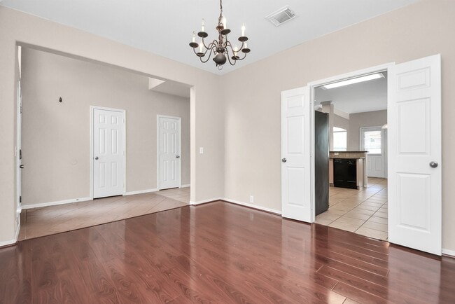 Building Photo - 8810 Sunforest Ln