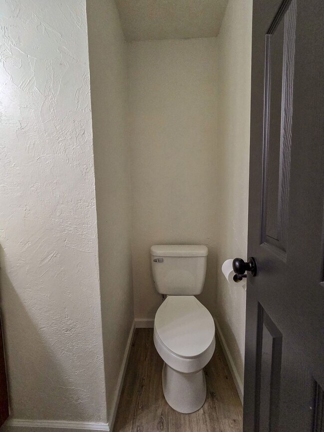 Building Photo - Beautifully remodeled 3 bed 1.5 bath home ...