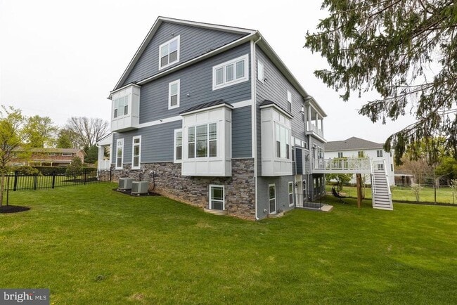 Building Photo - 6829 Rosemont Dr