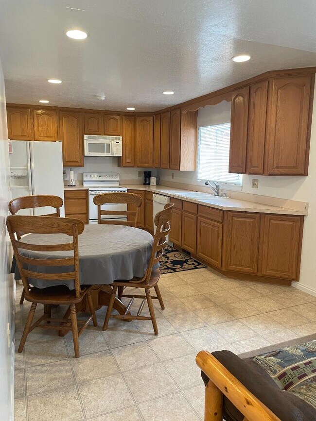 Building Photo - 113 Wyoming State Hwy 233