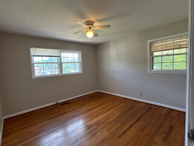 Building Photo - 1504 Cloverdale Road **MOVE IN SPECIAL**