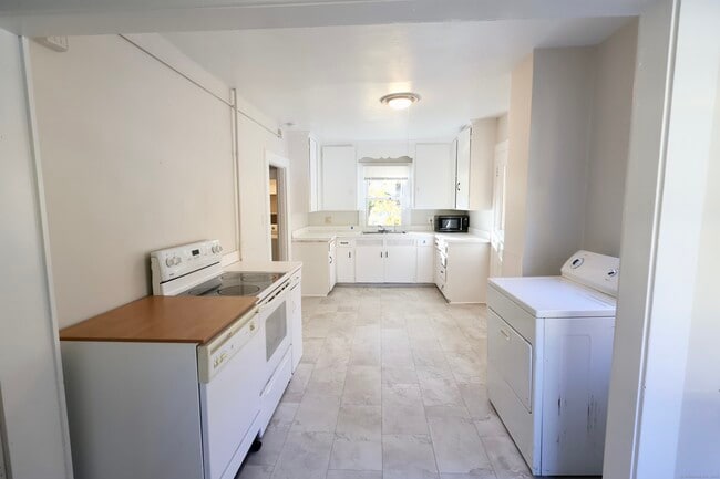 Building Photo - 101 Stearns St