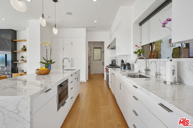 Building Photo - 8242 Hillside Ave