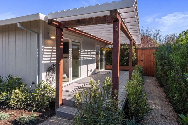 Building Photo - Sonoma 4 Bed 2 Bath Home.