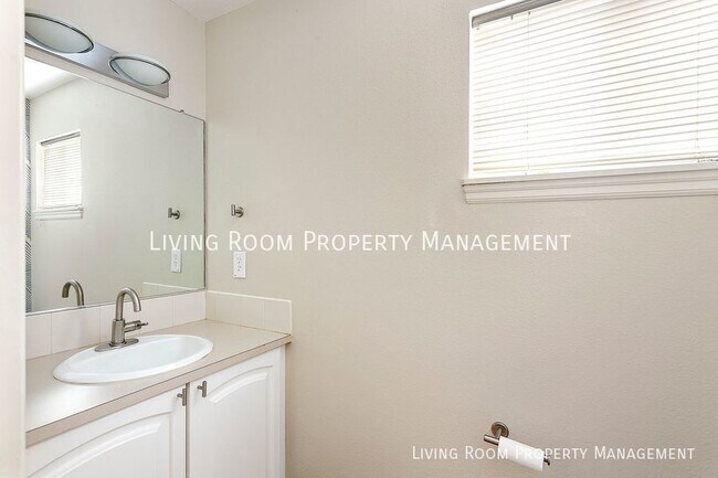 Building Photo - 1602 NE Glisan St