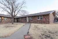 Building Photo - 2611 6th Ave