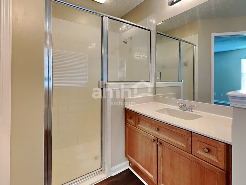 Building Photo - 13958 Devan Lee Dr N