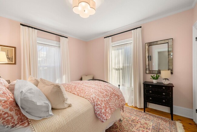 Building Photo - 40 Mead St