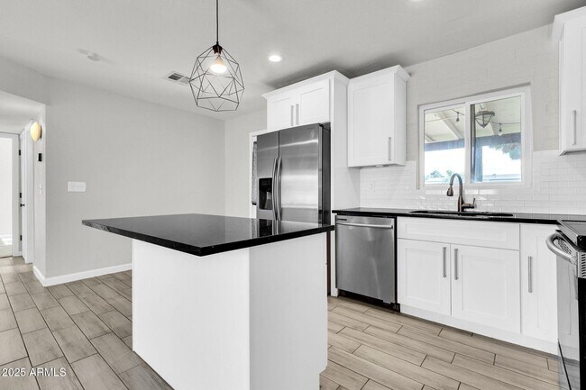 Building Photo - 449 E Harmony Ave