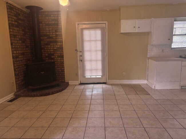 Building Photo - 2741 Revere St