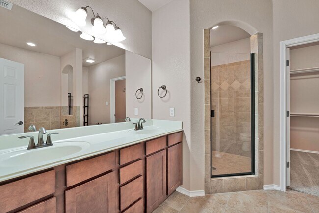 Building Photo - Beautifully Maintained Home in the Heart of Helotes