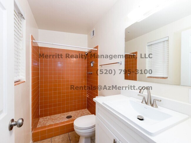 Building Photo - Spacious 3-Bedroom, 2-Bathroom Home Near U of A and Banner Health