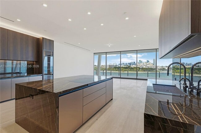 Building Photo - 5 Grove Isle Dr