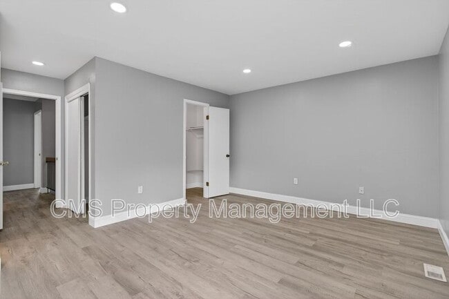 Building Photo - 1216 Thomas Ave