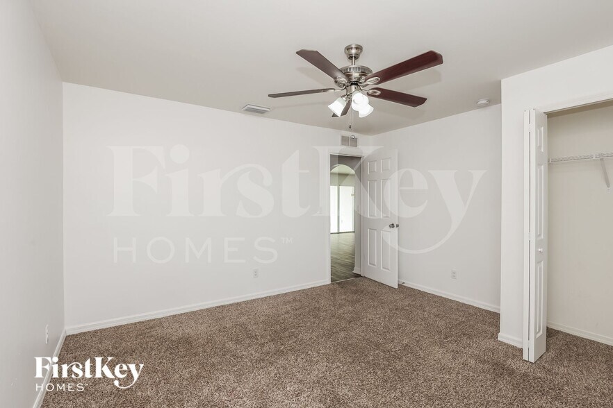 Building Photo - 2423 NW 19th Pl