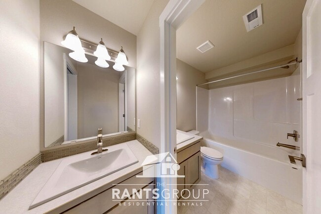 Building Photo - Modern 3-Bed Home in Steilacoom Ridge w/ A...