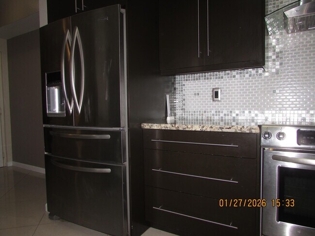 Building Photo - 350 Crestwood Cir