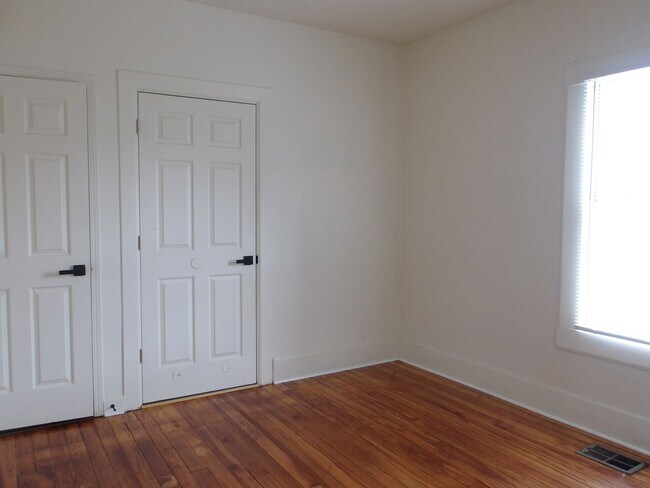 Building Photo - Remodeled 3BR/1BA House off of Taylor Blvd.