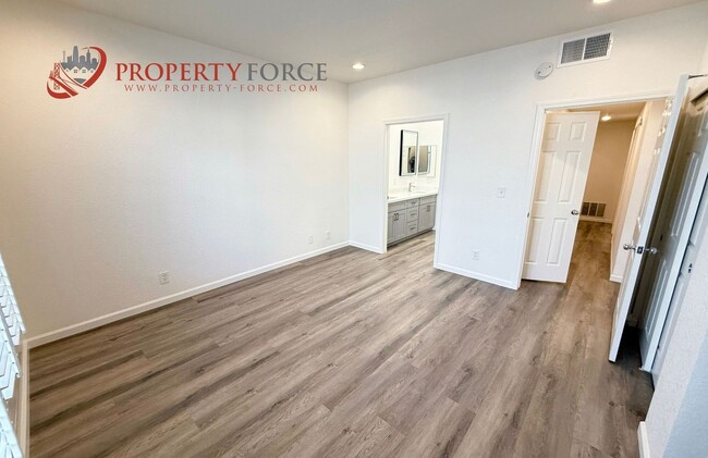 Building Photo - Updated 1,510 Sq Ft Belmont Condo Near Cal...