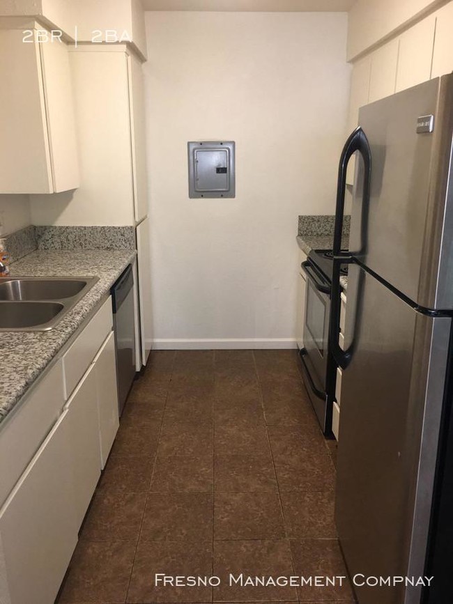 Building Photo - 2 bedroom in Clovis CA 93612