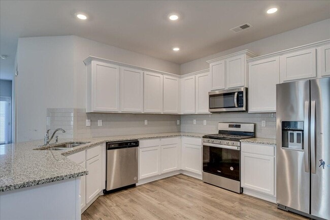 Building Photo - 1412 Deer Hollow Run