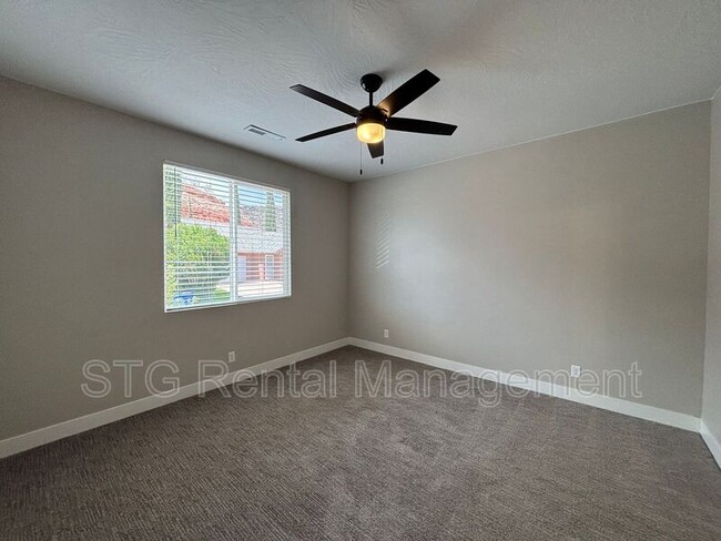 Building Photo - 840 Twin Lakes Dr