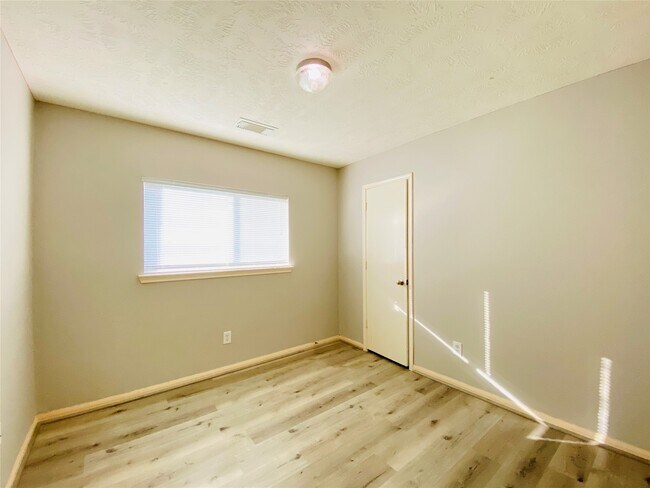 Building Photo - 19207 Caledonia Dr